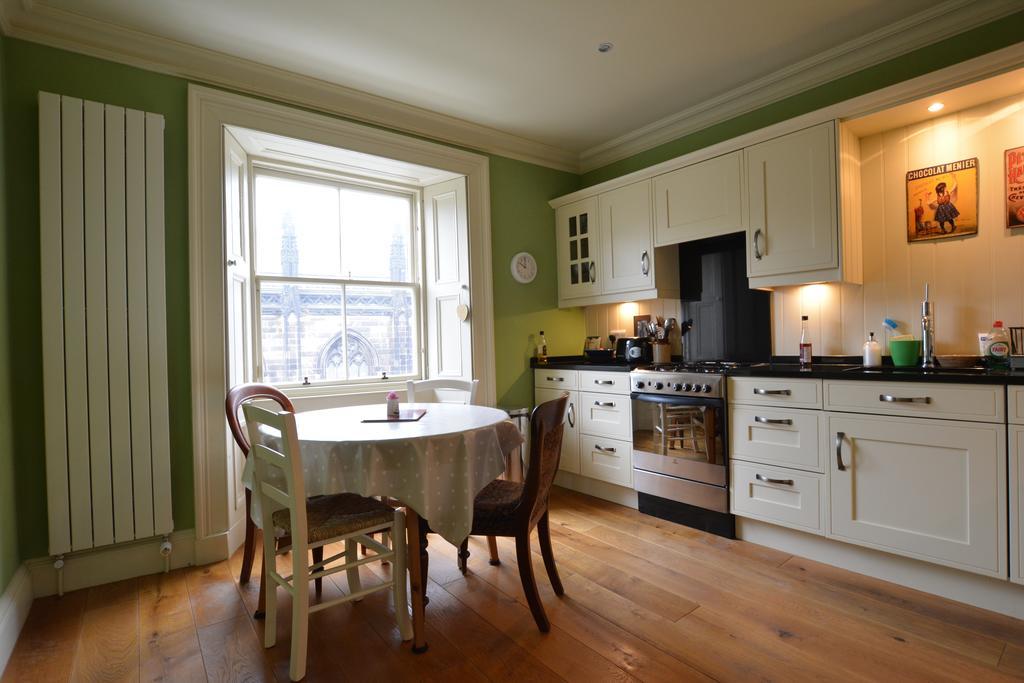 Royal Mile Elegance - Space & Luxury Apartment Edinburgh Bagian luar foto