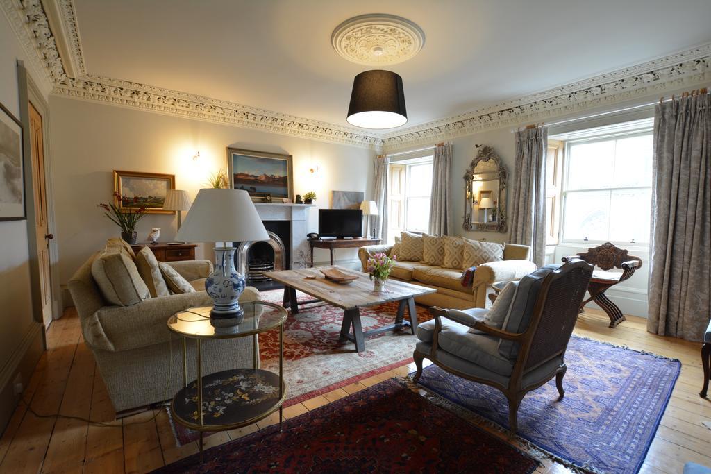 Royal Mile Elegance - Space & Luxury Apartment Edinburgh Bagian luar foto